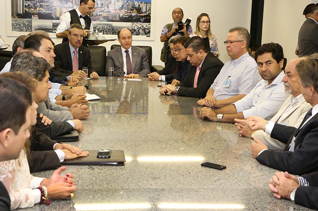 Imagem: Decisão foi tomada durante reunião entre deputados e representantes do setor de combustíveis realizada nesta manhã