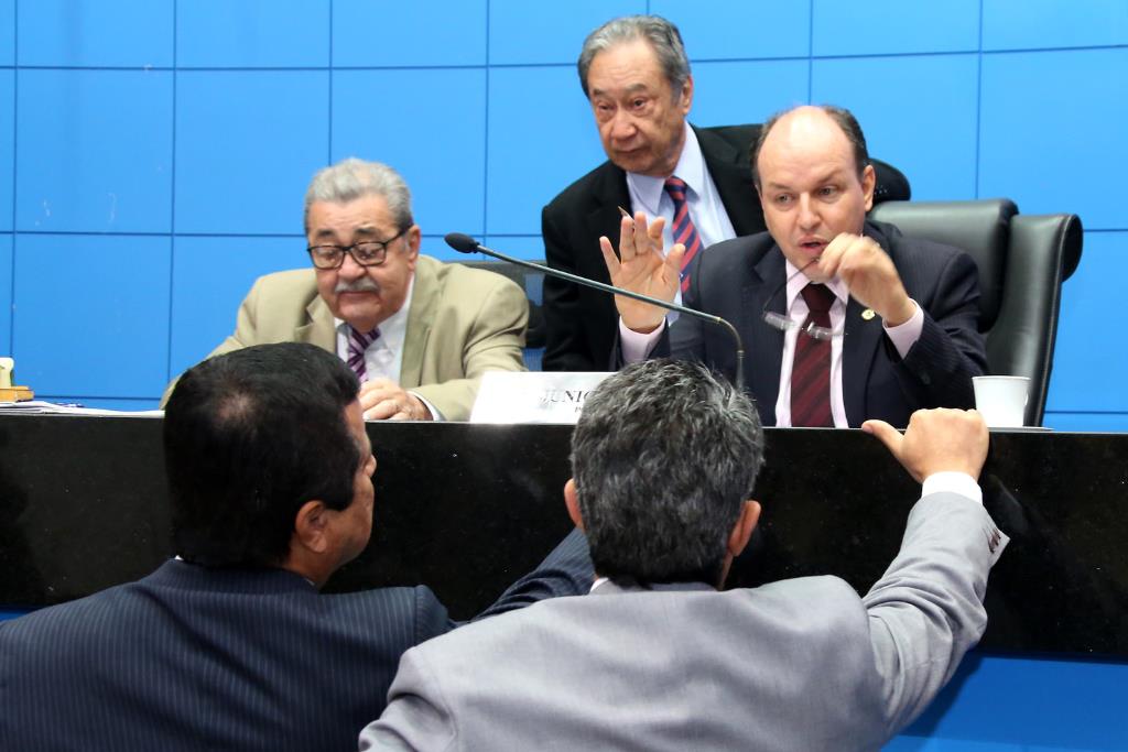 Imagem: Durante a sessão desta terça-feira os deputados aprovaram quatro matérias na Ordem do Dia