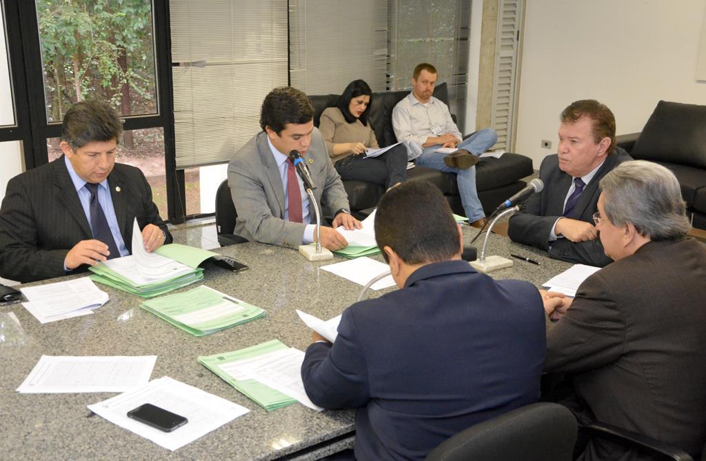 Imagem: Reunião desta terça-feira ocorreu na sala da presidência da Assembleia Legislativa