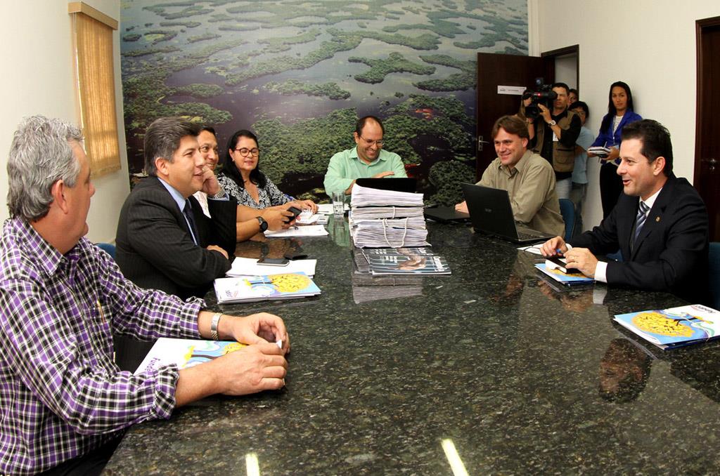 Imagem: Deputados que integram a Comissão do Aquário do Pantanal se reuniram com técnicos da Fundect nesta tarde 