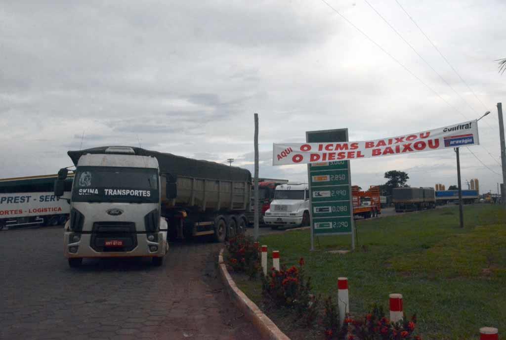 Imagem: Desde que lei que reduziu imposto sobre óleo diesel foi sancionada, caminhoneiros já passaram a completar o tanque em Mato Grosso do Sul