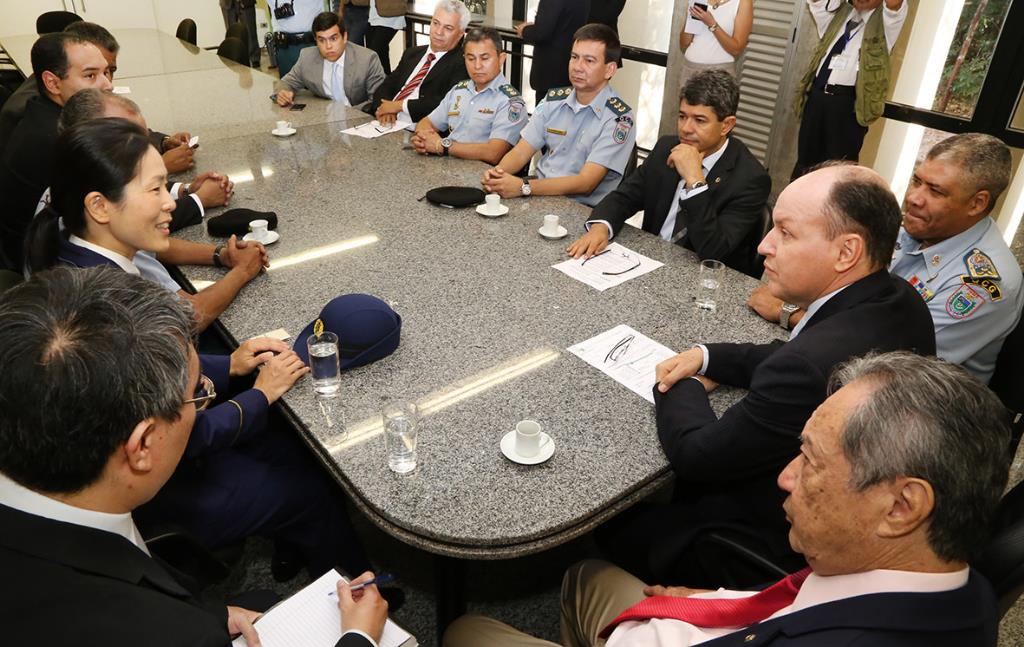 Imagem: Perita da polícia japonesa, Hisami Ohashi, visita a Assembleia Legislativa