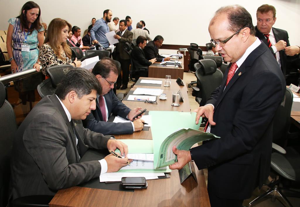 Imagem: Deputados aprovaram quatro projetos durante a primeira sessão da semana