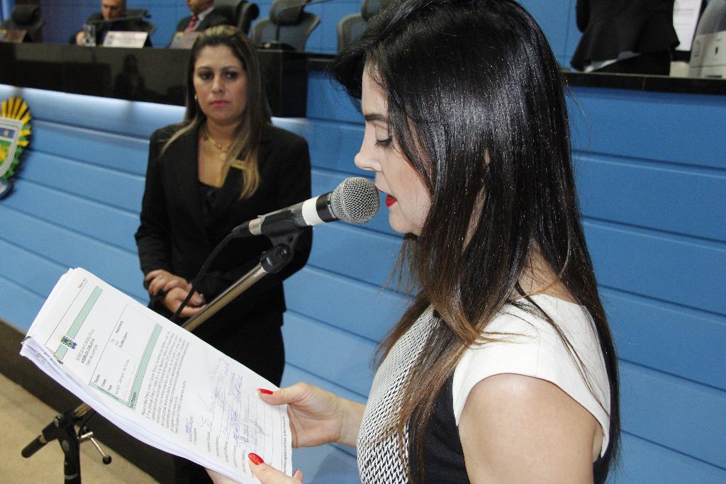Imagem: Mara Caseiro recolhe assinaturas para abertura da CPI