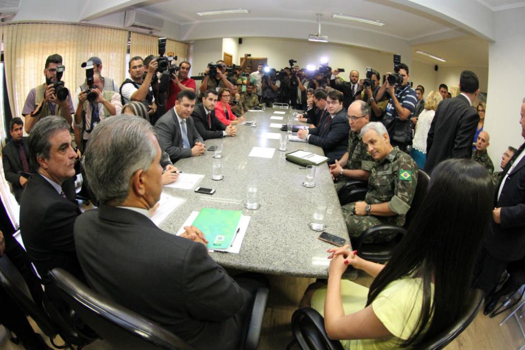 Imagem: Ministro da Justiça foi recebido pelas autoridades na Governadoria