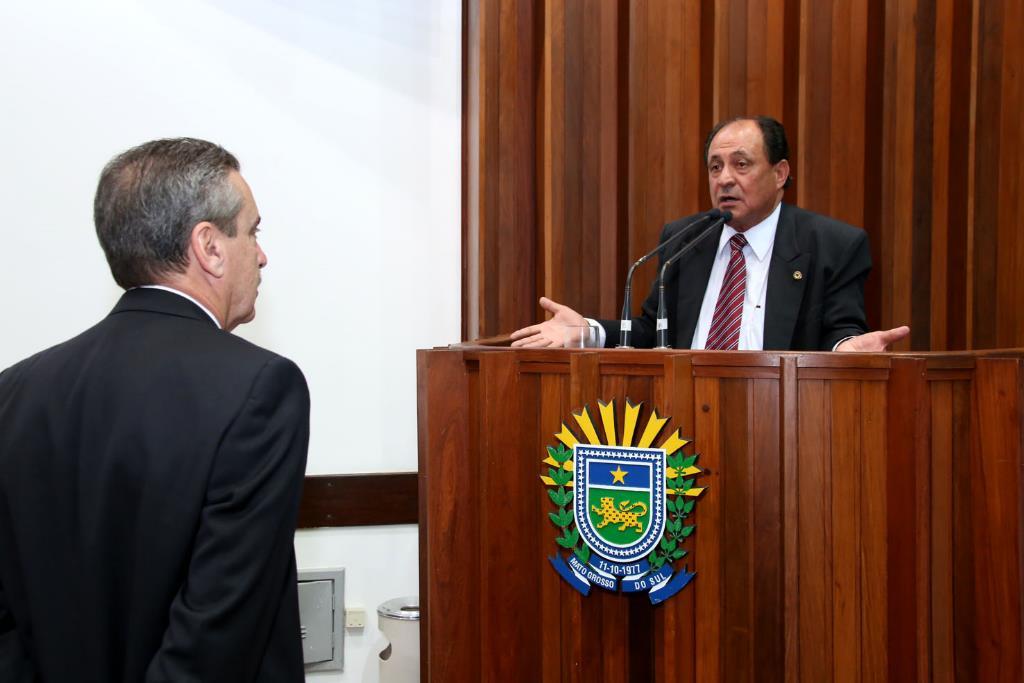 Imagem: Na tribuna, Zé Teixeira lembrou silêncio do ministro sobre reintegrações de posse