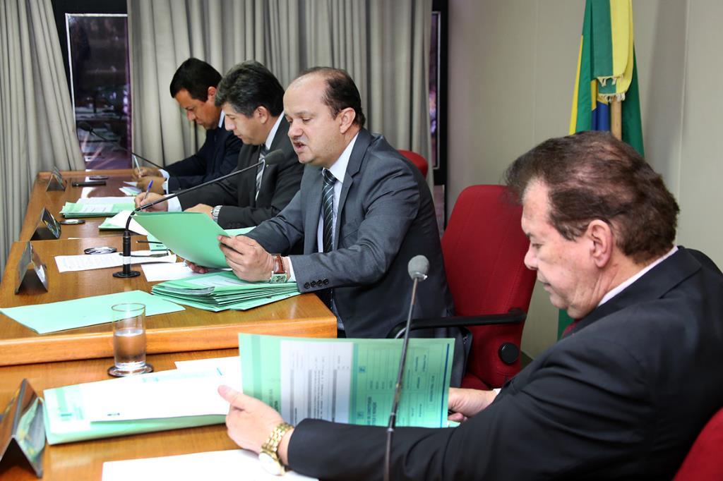 Imagem: Deputados analisam projetos na reunião da Comissão de Constituição, Justiça e Redação