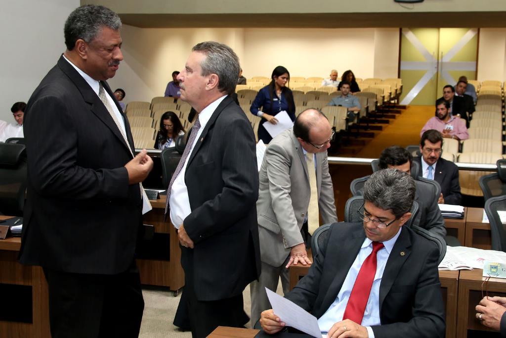 Imagem: João Grandão e Paulo Corrêa, à esquerda, são vice-presidente e presidente do Parlacentro