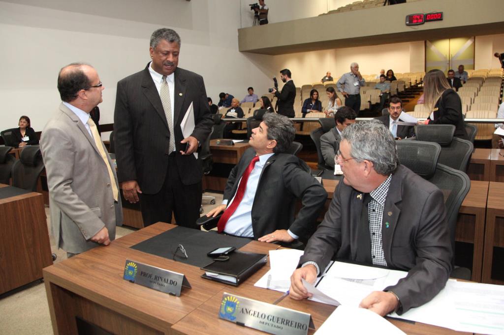 Imagem: Barbosinha e João Grandão, à esquerda, realizam audiência pública nesta quinta-feira