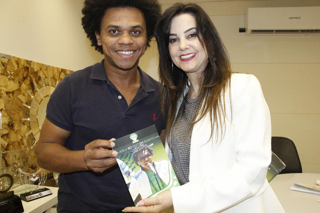 Imagem: Mara Caseiro recebe o músico Kalu