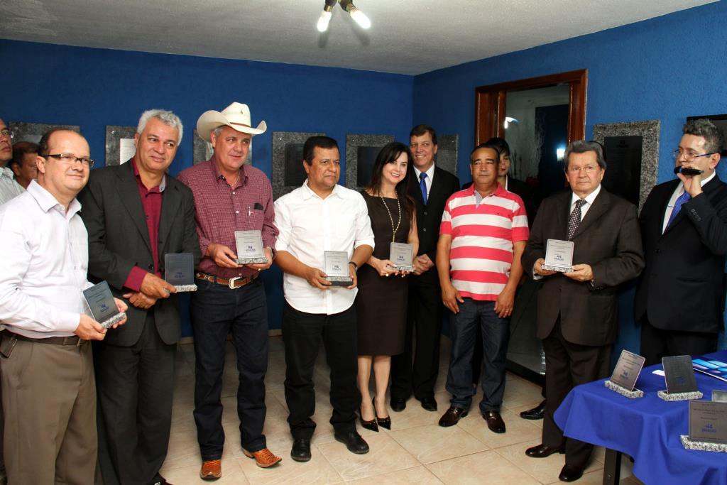 Imagem: Deputados estaduais foram homenageados pelos servidores