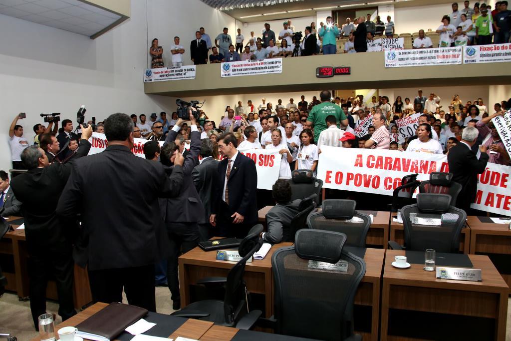 Imagem: Plenário recebeu manifestantes contrários ao modelo de gestão das Organizações Sociais de Saúde