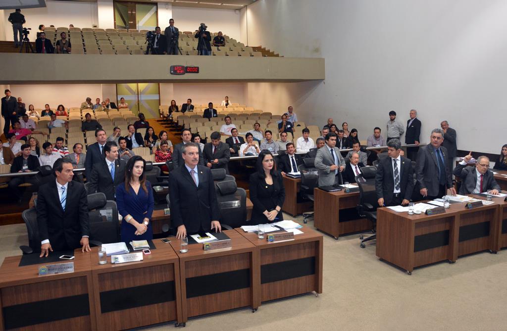 Imagem: Deputados estaduais na Sessão Plenária na Assembleia Legislativa