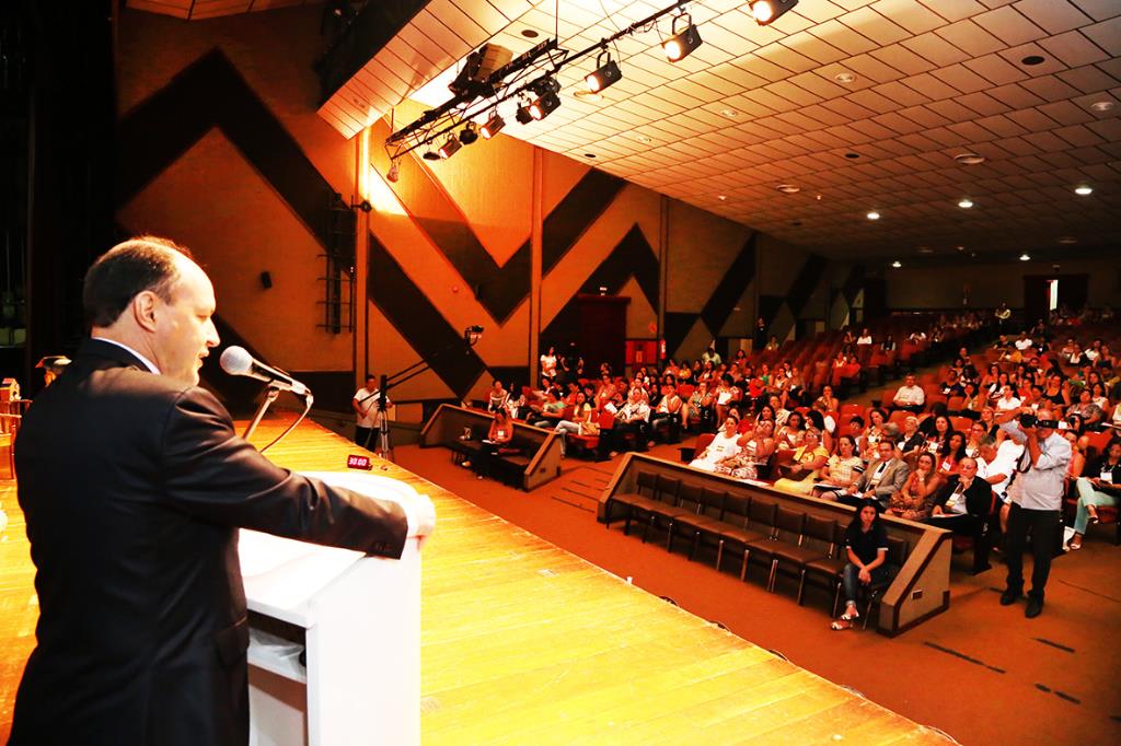 Imagem: Junior Mochi participa da abertura do V Seminário de Educação da Omep