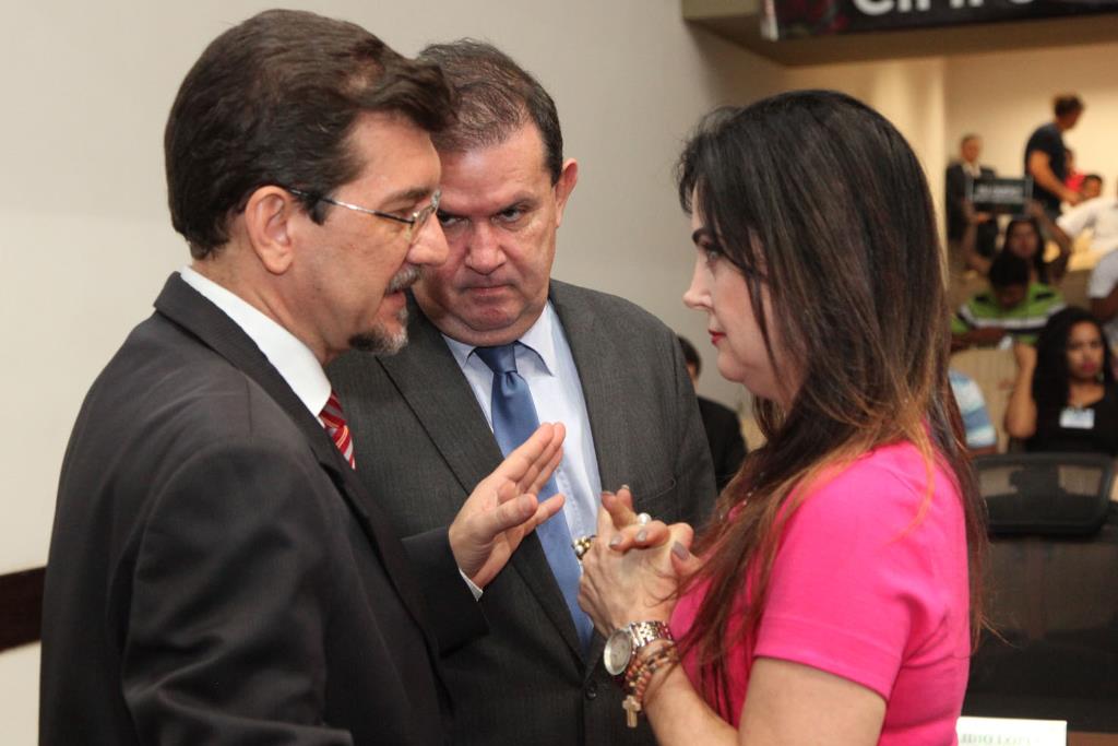 Imagem: Deputados Pedro Kemp (PT), Eduardo Rocha (PMDB) e Mara Caseiro (PTdoB) 