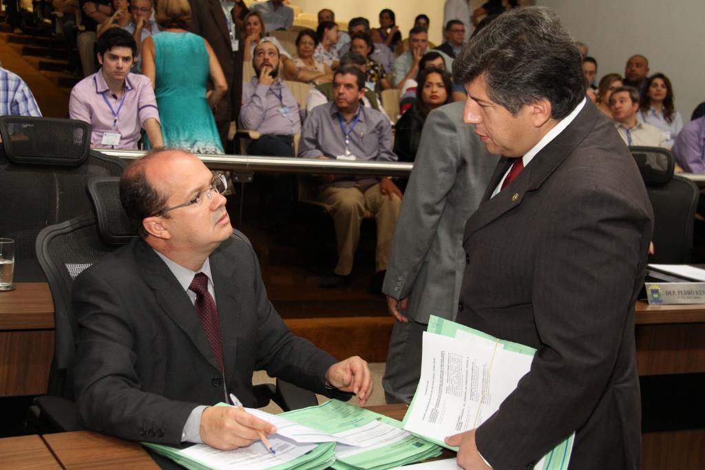 Imagem: Deputado José Carlos Barbosinha, à esquerda, e o autor da proposta, Lidio Lopes