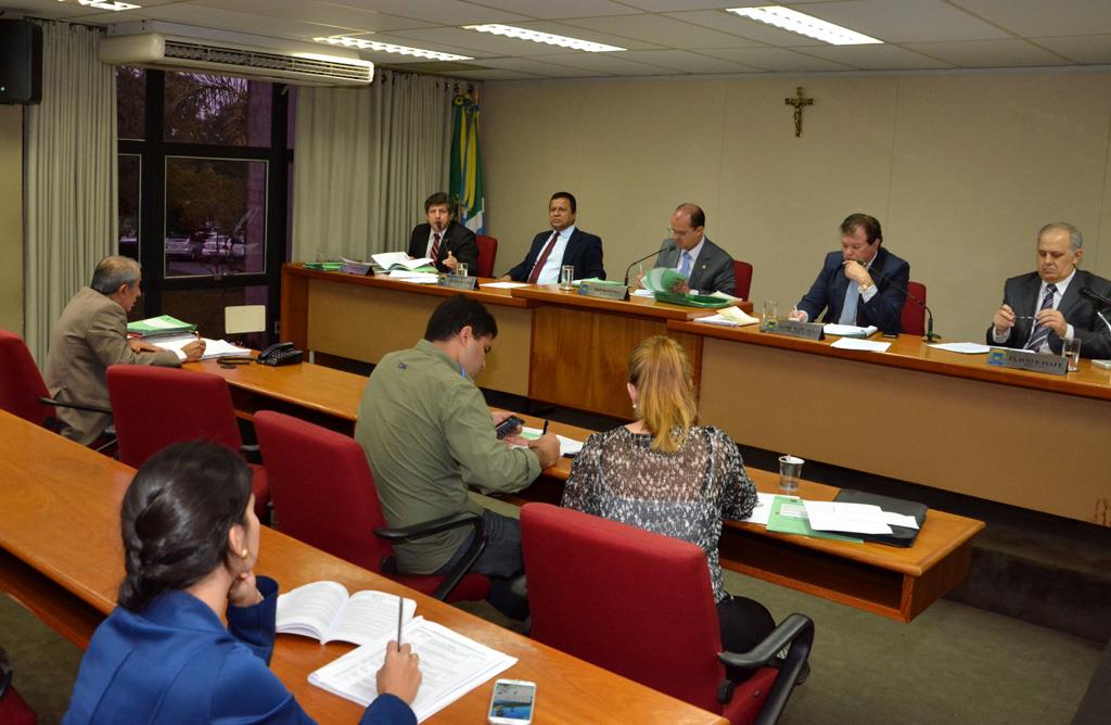 Imagem: Reuniões da CCJR são realizadas às quartas-feiras, no plenarinho Deputado Nelito Câmara