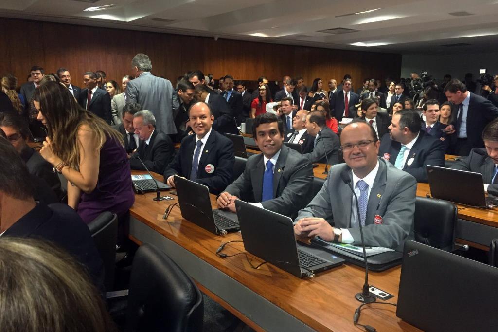 Imagem: Mochi, Beto Pereira e Barbosinha defenderam a aprovação da PEC 47/2012 em Brasília