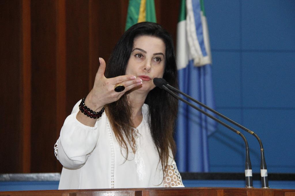 Imagem: Mara Caseiro vai a tribuna protestar contra ameaça de boicote