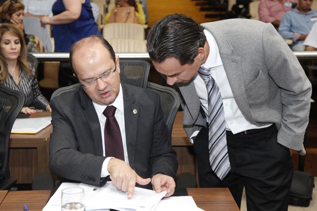 Imagem: Proposição é do deputado José Carlos Barbosinha (à esquerda)