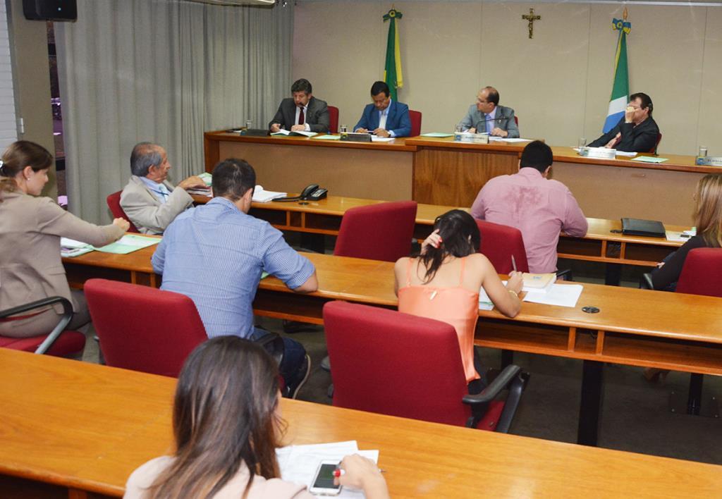 Imagem: Reuniões da CCJR são realizadas às quartas-feiras, no plenarinho Deputado Nelito Câmara