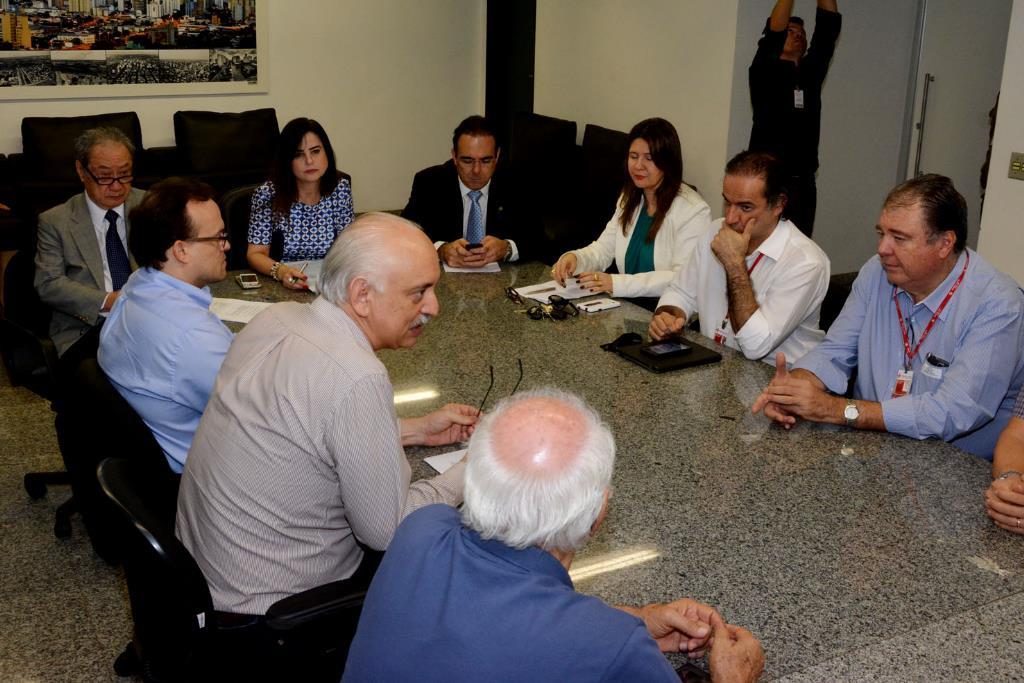 Imagem: Gestores se reuniram nesta manhã com os deputados na sala da presidência