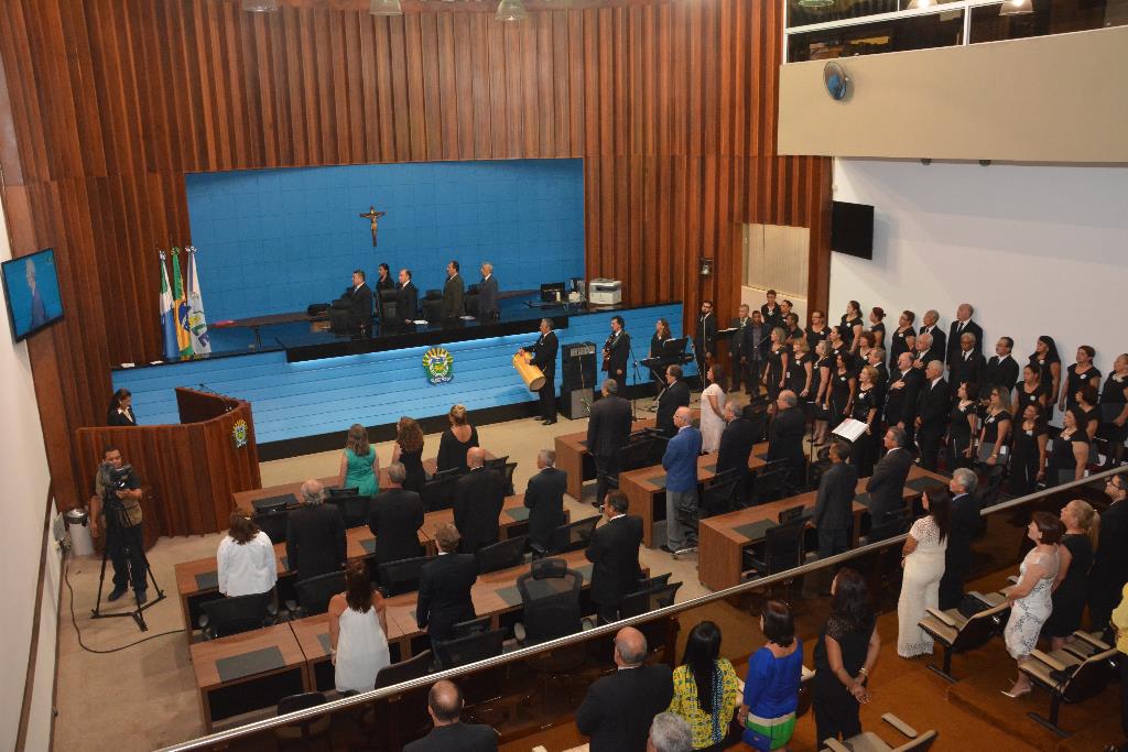 Imagem: Abertura ocorreu no Plenário Júlio Maia e contou com a participação do Coral de Servidores da ALMS