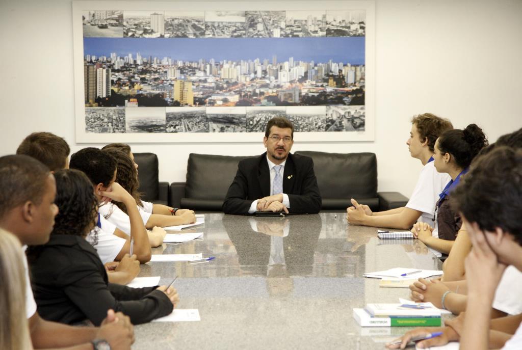 Imagem: Deputado Pedro Kemp se reuniu com deputados estudantes participantes do Parlamento Jovem