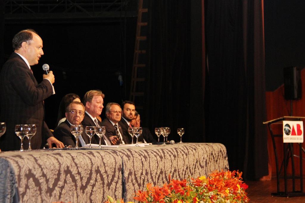 Imagem: Junior Mochi em seu discurso durante cerimônia de posse da nova diretoria da OAB-MS