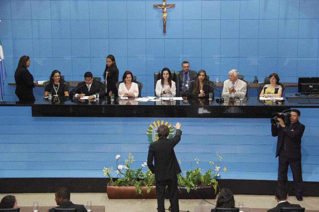 Imagem: Mara Caseiro preside sessão de posse