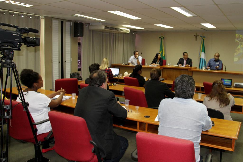 Imagem: Reunião realizada na Assembleia Legislativa contou com participação de representantes governamentais e da sociedade civil