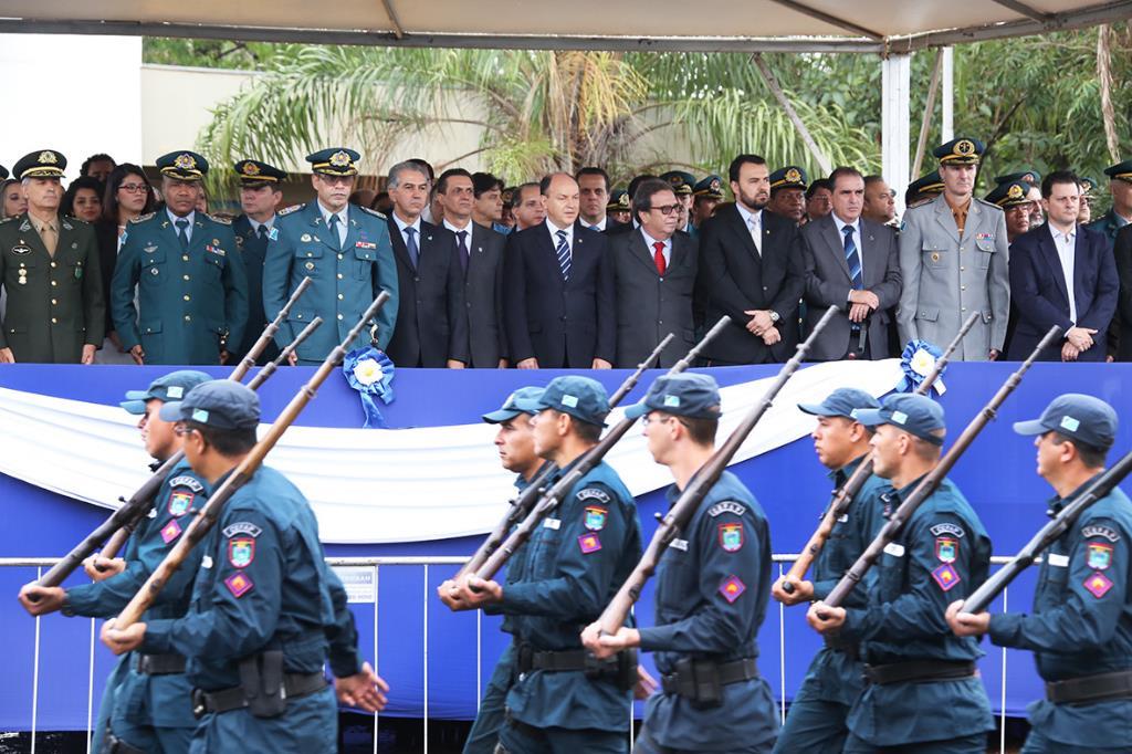 Imagem: Tropa desfilou para as autoridades durante troca de comando da PM