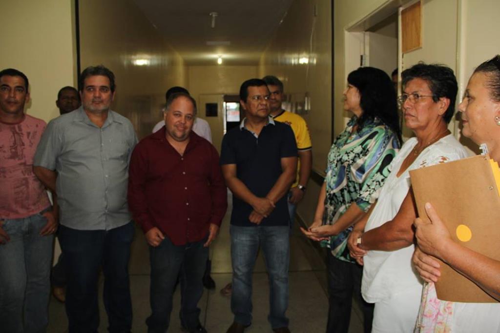 Imagem: Deputado Amarildo Cruz pede raio-x e melhorias no hospital de Santa Rita do Pardo