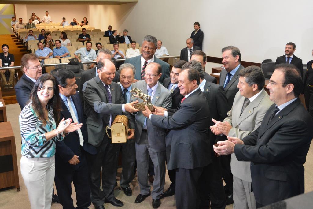 Imagem: A sessão ordinária foi suspensa para uma homenagem ao deputado Barbosinha