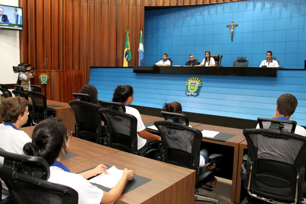 Imagem: O Parlamento Jovem visa a conscientização política dos alunos de Ensino Médio