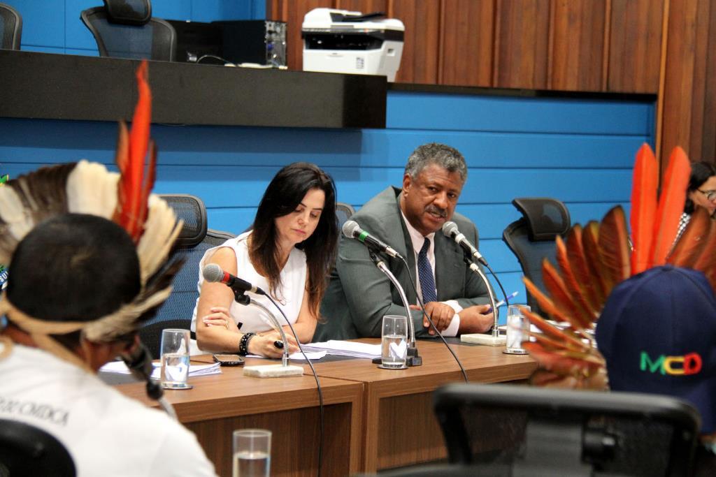Imagem: Deputados ouvem indígenas durante CPI da ação/omissão do Estado nos casos de violência