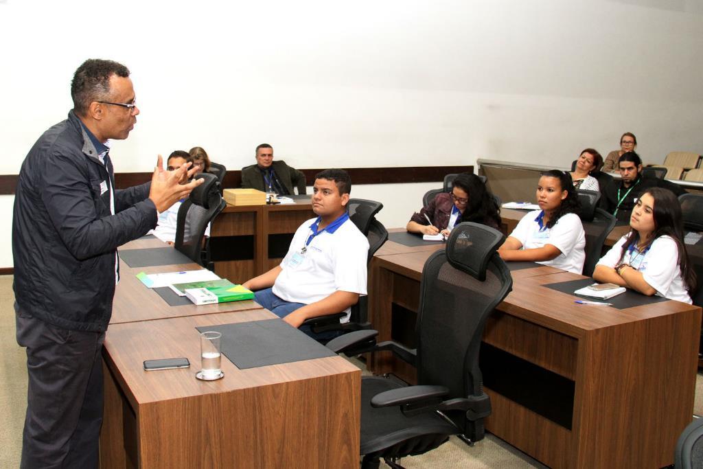 Imagem: Ben Hur Ferreira palestrou aos deputados estudantes