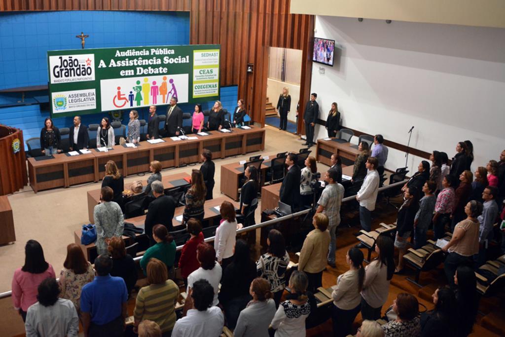 Imagem: Autoridades e especialistas participaram de debate no plenário Deputado Júlio Maia