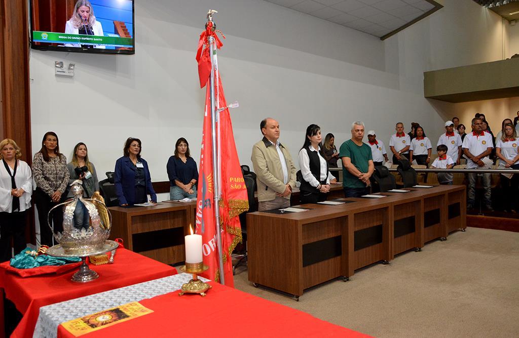 Imagem: Casa de Leis recebeu padre Micael Carlos e festeiros para início das celebrações do Divino