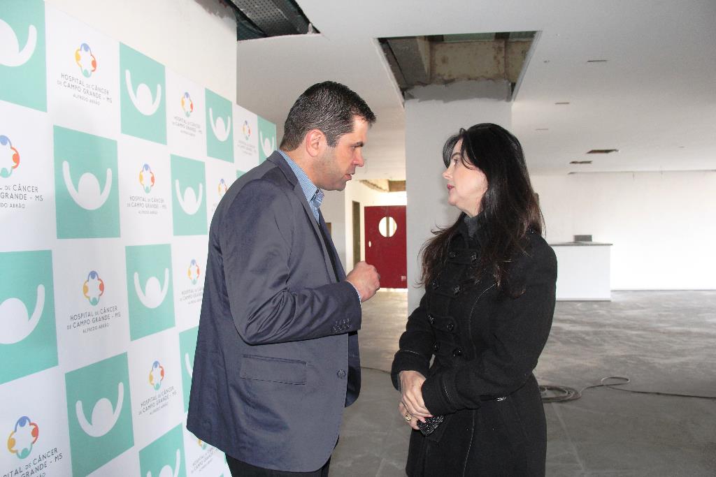 Imagem: Deputada Mara Caseiro visita obra das futuras instalações do Hospital Alfredo Abrão
