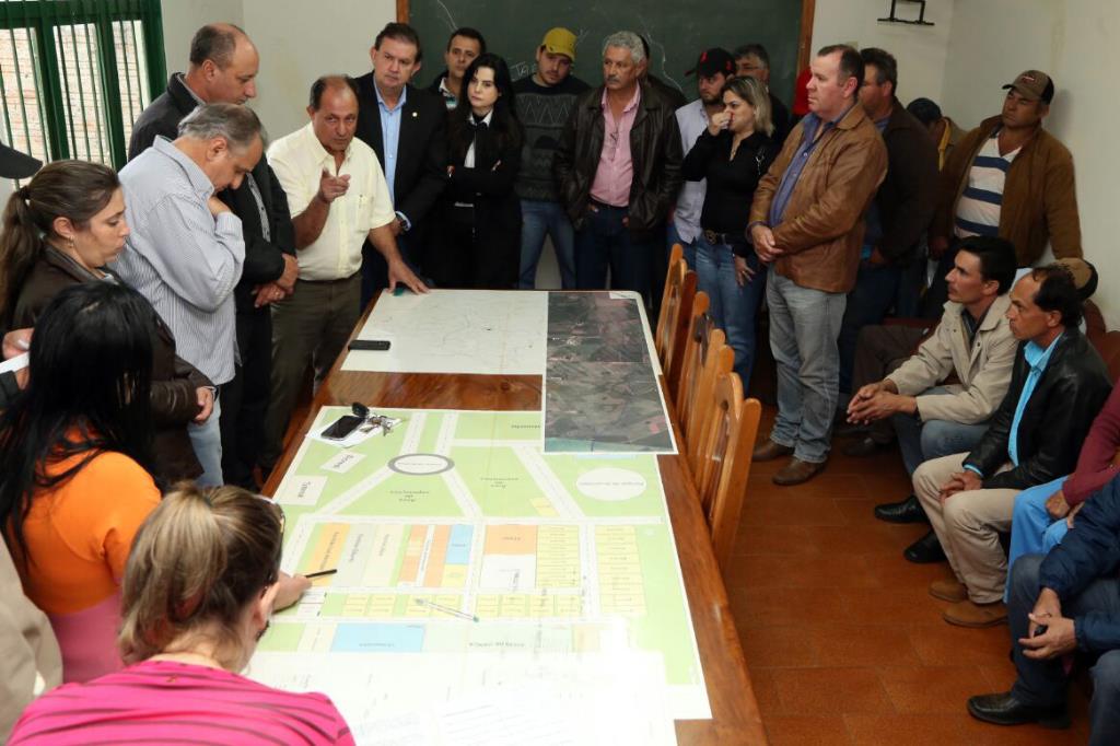 Imagem: Reunião em Caarapó tem a participação de parlamentares da Comissão Permanente de Desenvolvimento Agrário e Assuntos Indígenas e do 1º secretário da As