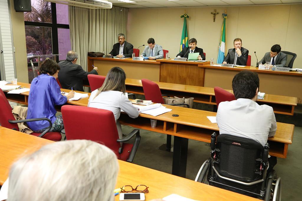 Imagem: A reunião da CCJR acontece semanalmente no Plenarinho Nelito Câmara