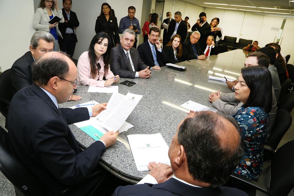 Imagem: Deputados participam de reunião sobre desmonte da Assistência Social