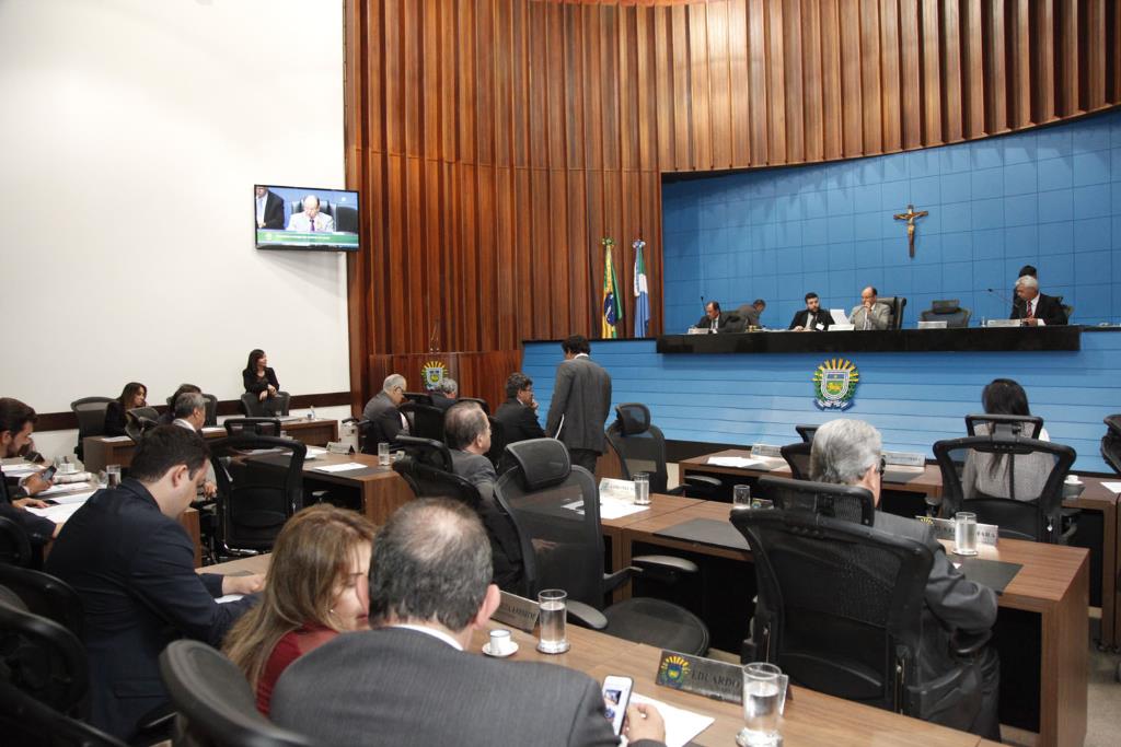 Imagem: Deputados aprovaram 14 proposições durante a primeira sessão da semana