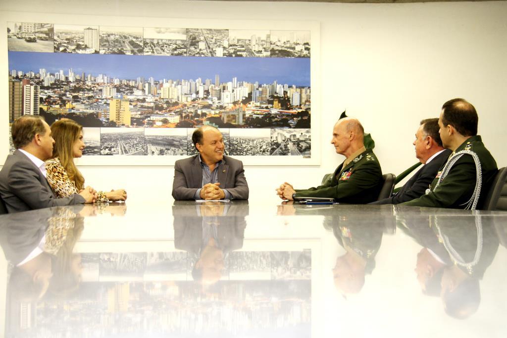 Imagem: Parlamentares recebem visita do novo comandante do CMO, nesta quinta-feira