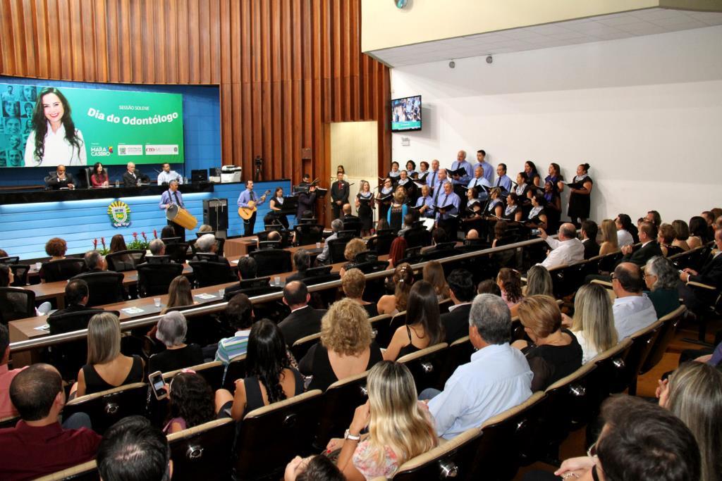 Imagem: Em sessão solene, 29 profissionais foram homenageados com o diploma Honra ao Mérito