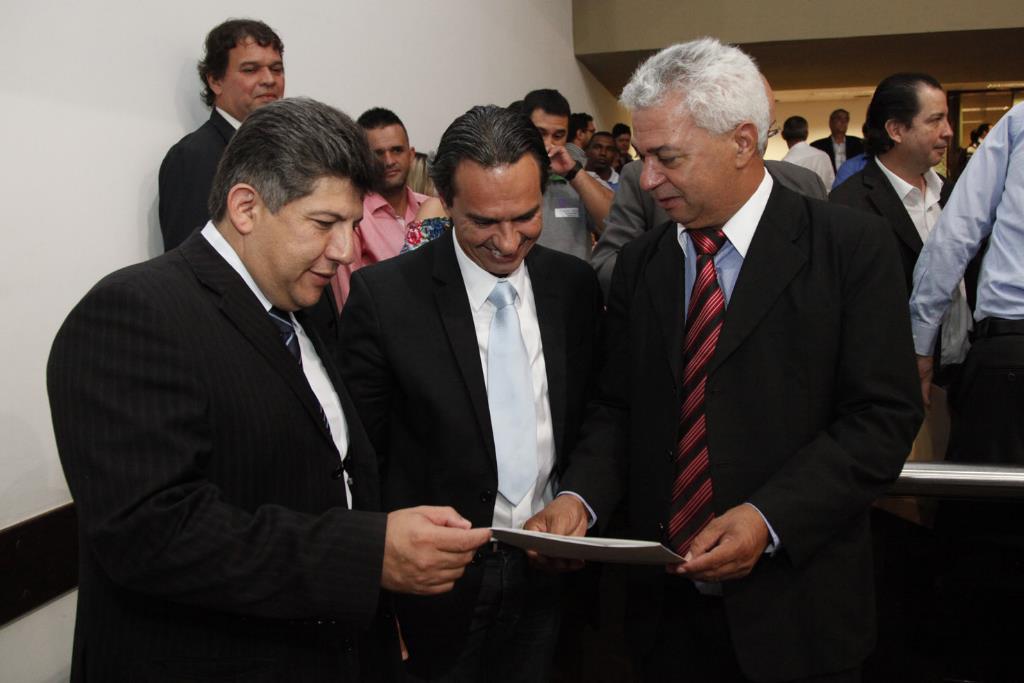 Imagem: Lidio, Marquinhos e Cabo Almi, durante a sessão plenária desta terça-feira