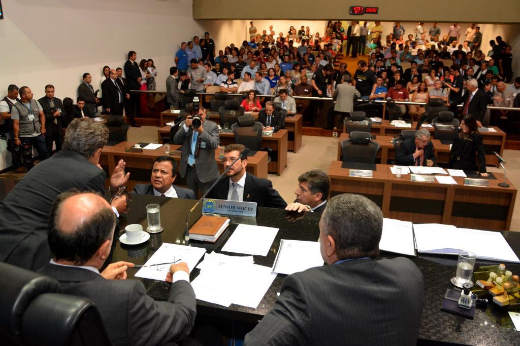 Imagem: Despacho para aquisição de relógios de ponto eletrônico ou digital para o controle da frequência foi apresentado durante Sessão Ordinária