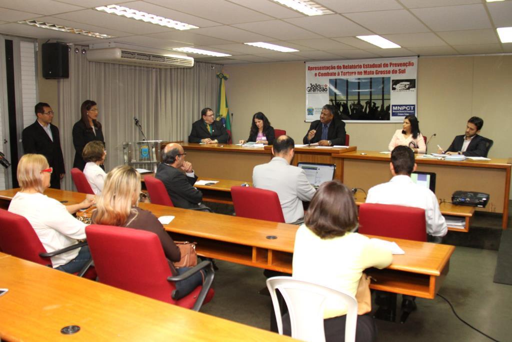 Imagem: Grupo de trabalho durante a audiência pública nesta quinta-feira no plenarinho