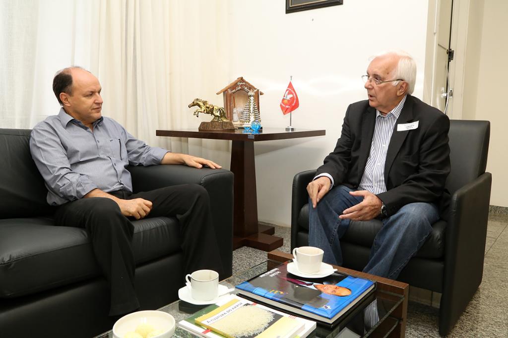 Imagem: O superintendente Antônio Carlos Nantes de Oliveira fez uma visita ao presidente Junior Mochi na manhã desta segunda-feira